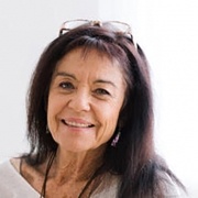 Diane Bellego : Thérapeute holistique, comédienne “dans une autre vie“, Auteur