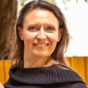 Amélie Bruder : Hypnothérapeute, énergéticienne, professeur de yoga et auteur