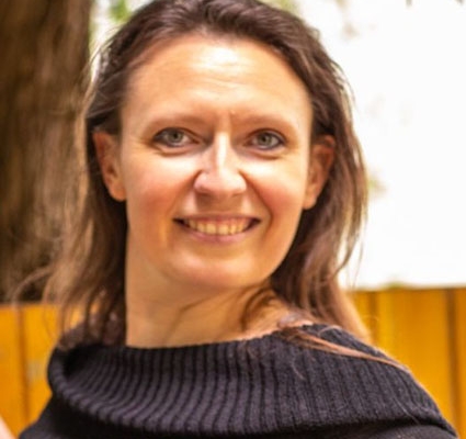 Amélie Bruder : Hypnothérapeute, énergéticienne, professeur de yoga et auteur