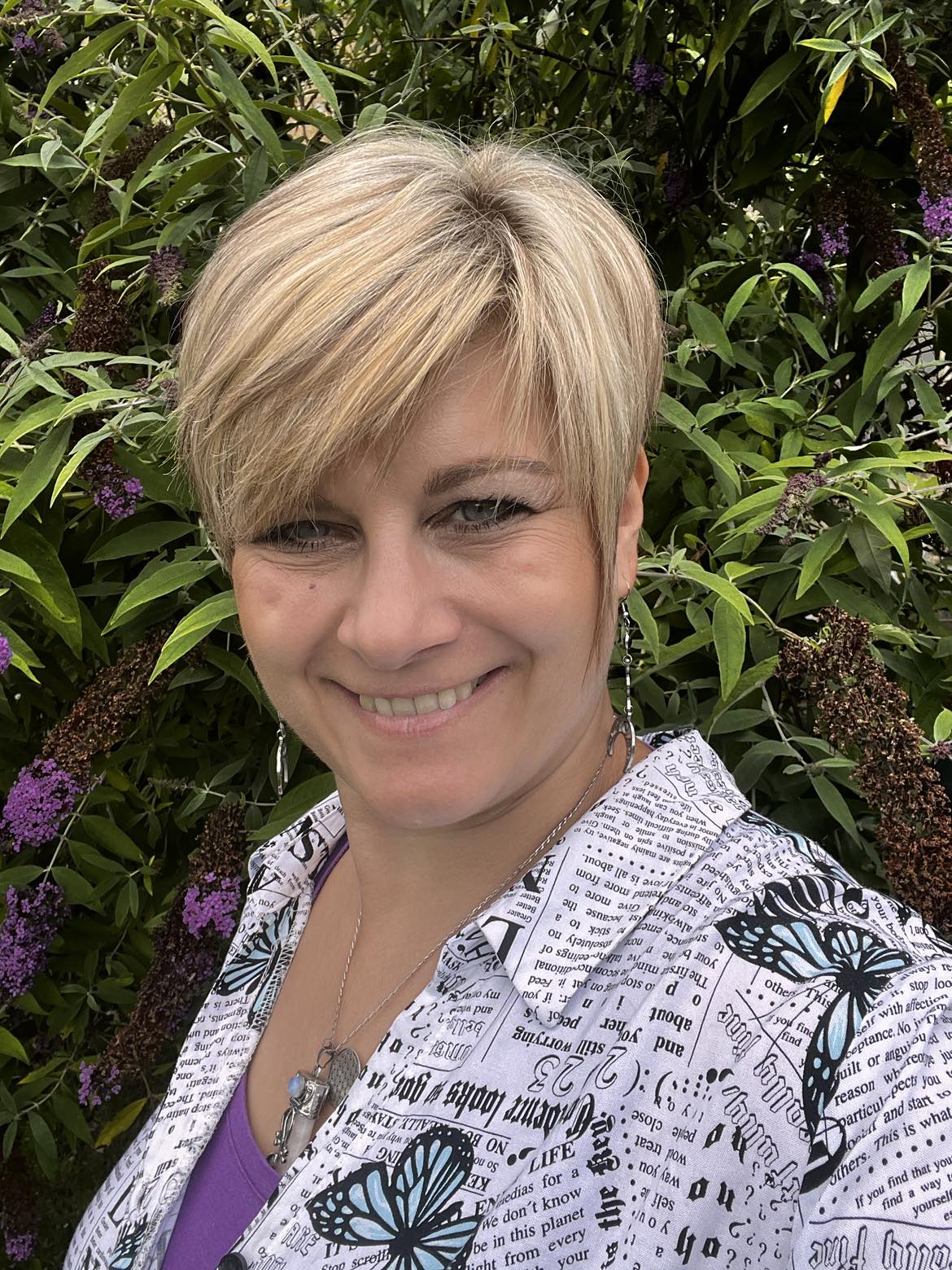 Pascaline Taillandier : Psycho-énergéticienne - Experte en deuil - Auteure Hypnose spirituelle pour apporter de la douceur sur votre deuil.